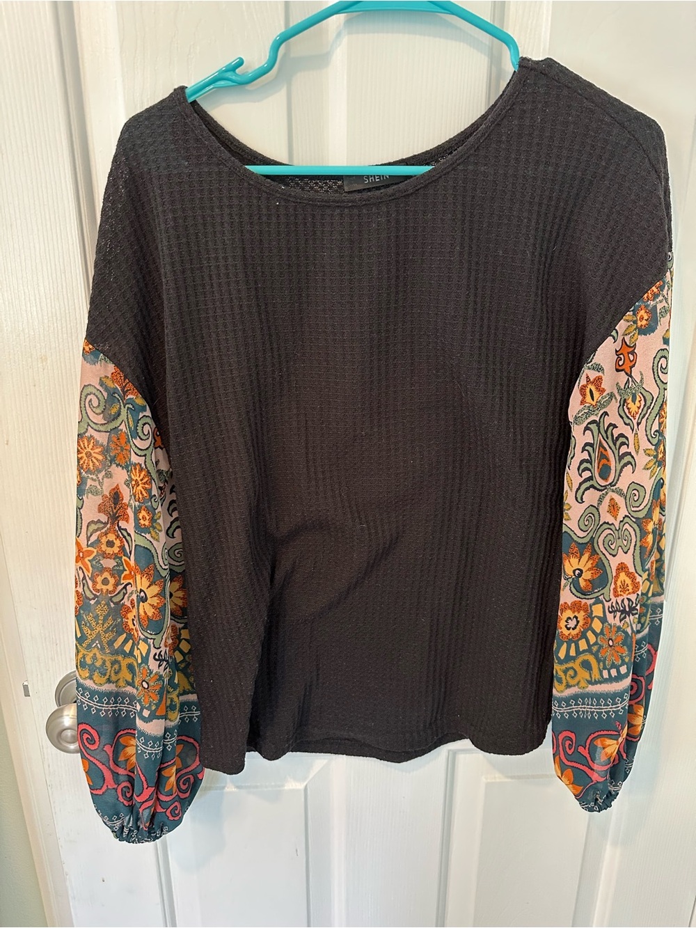 SHEIN Black Top with Multicolor Floral Balloon Sleeves